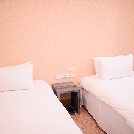 Kiwi Express Hotel - Chenggong Rd Taichung Exterior foto